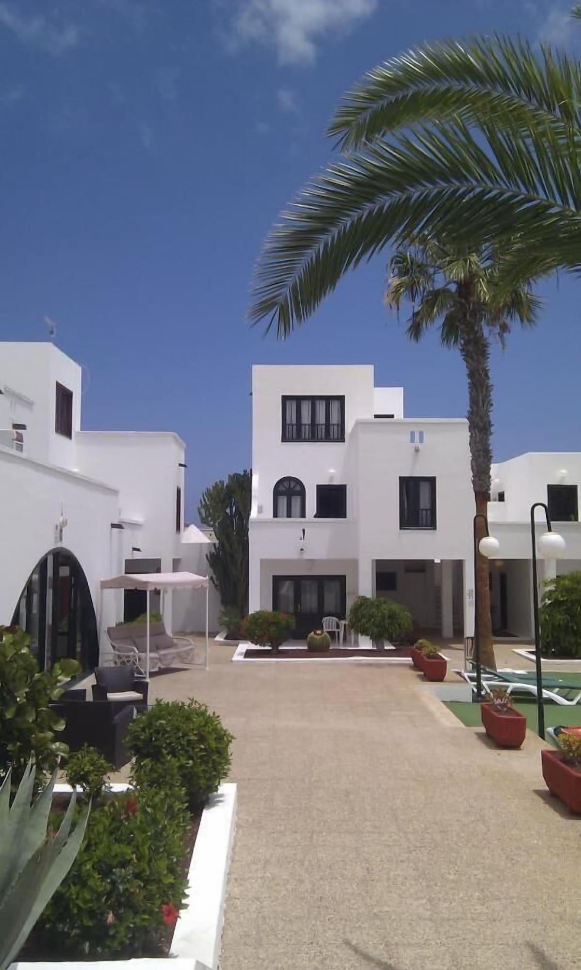 Sol Apartamentos Costa Teguise Exterior photo